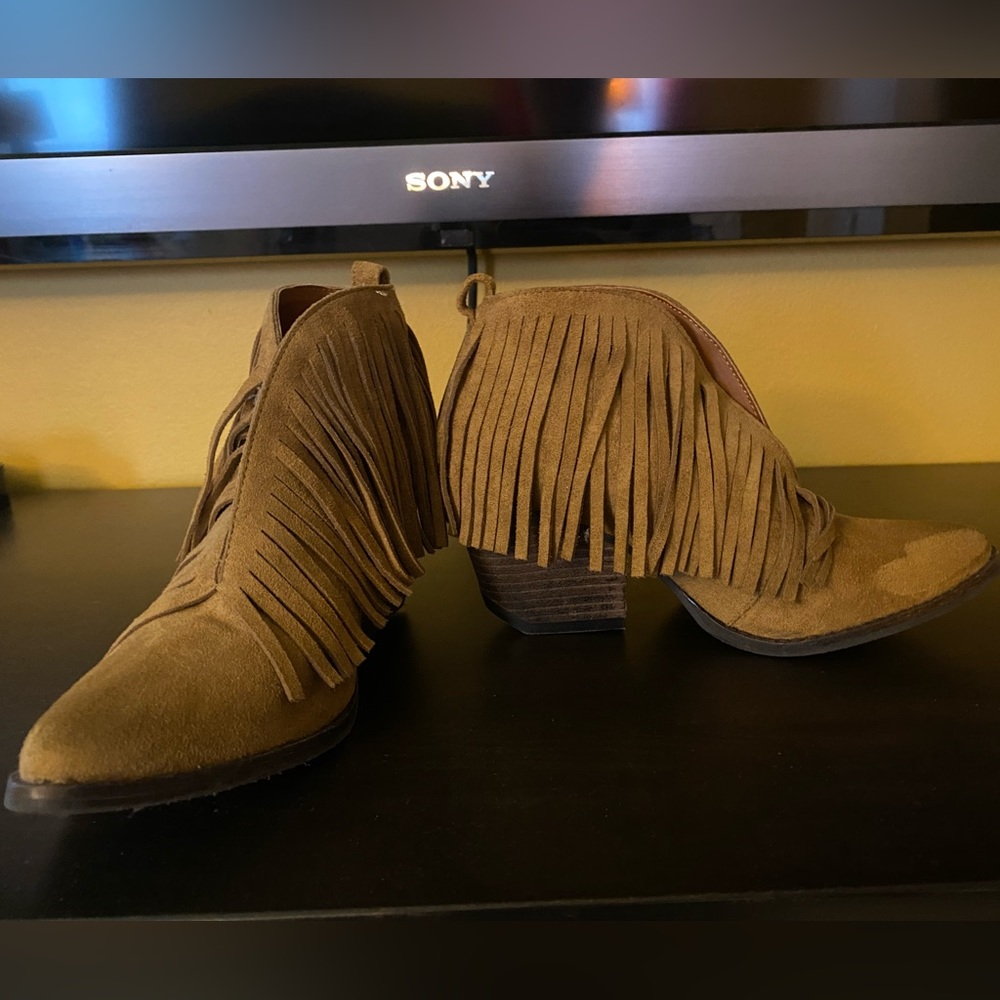 Coconuts by Matisse fringe booties sz 7.5
